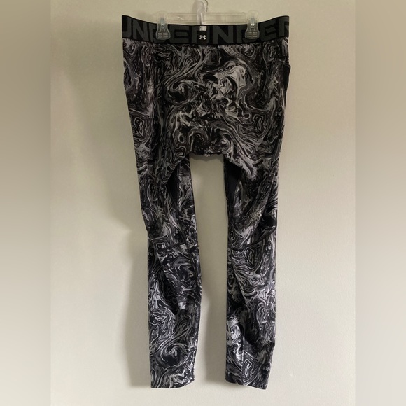 🔥🔥NWT Under Armour Black/grey Compression HEAT GEAR leggings w side pocket - Picture 2 of 8